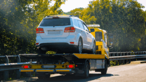 Carro sendo transportado, para falar se a proteção veicular cobre guincho